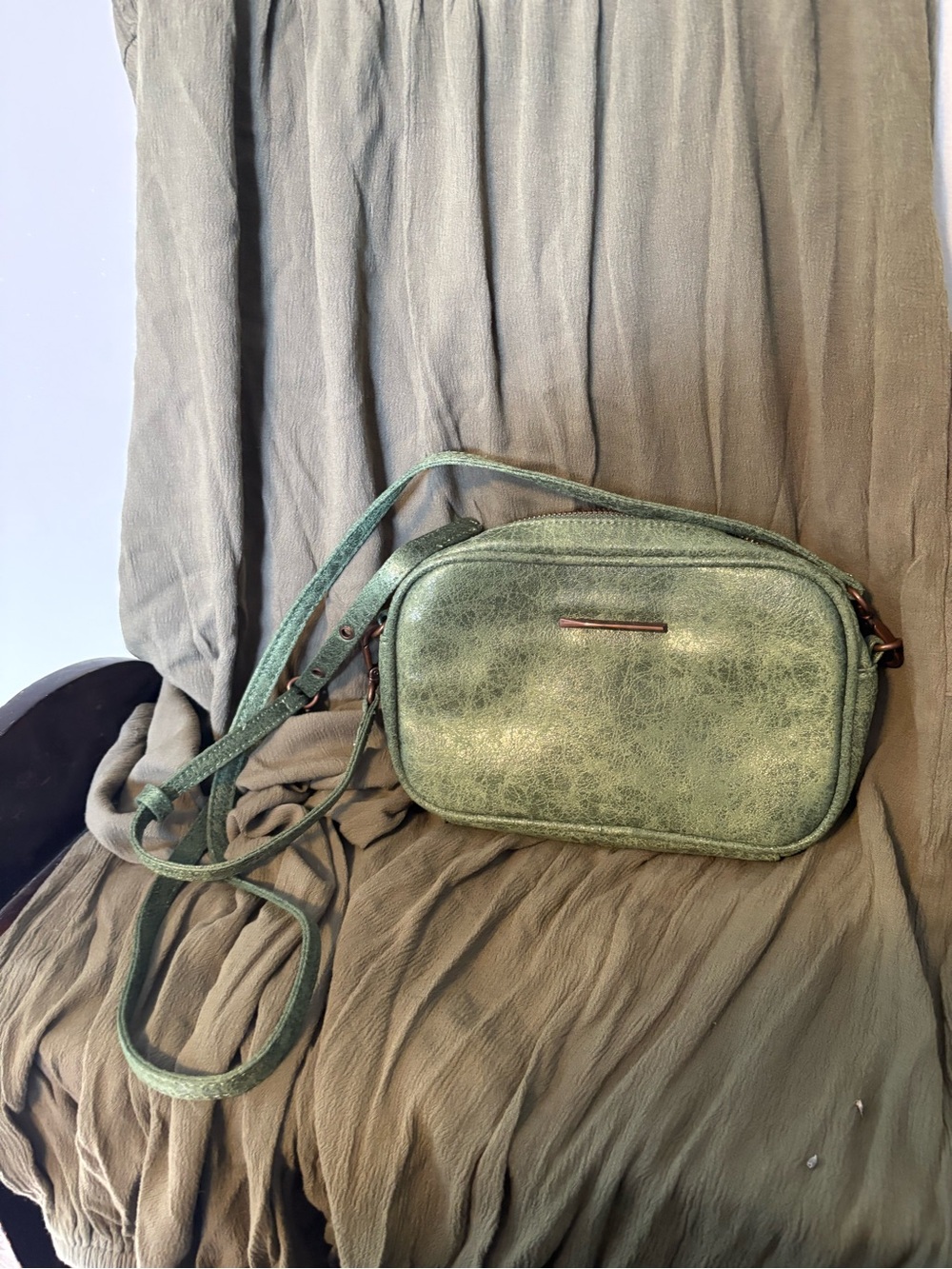 Textured Green Crossbody Bag with Adjustable Strap